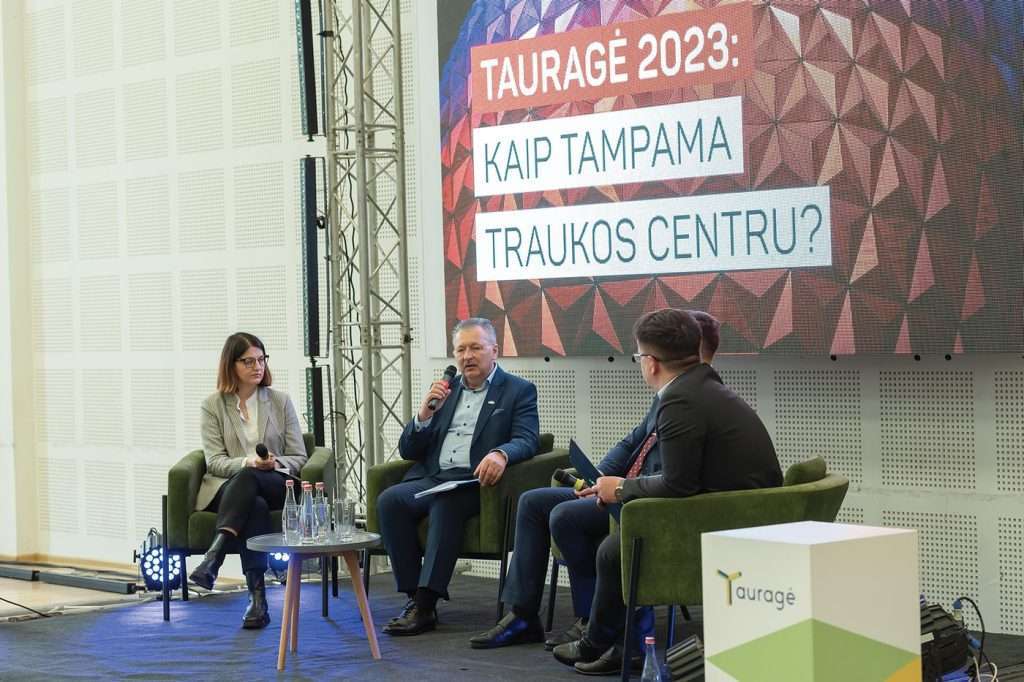 Diskusijos Kaip tampama traukos centru akimirka