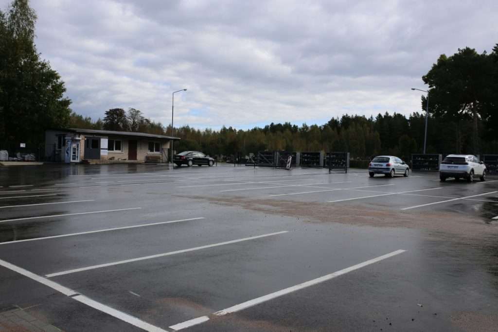 Automobilių stovėjimo aikštelė prie Papušynės kapinių