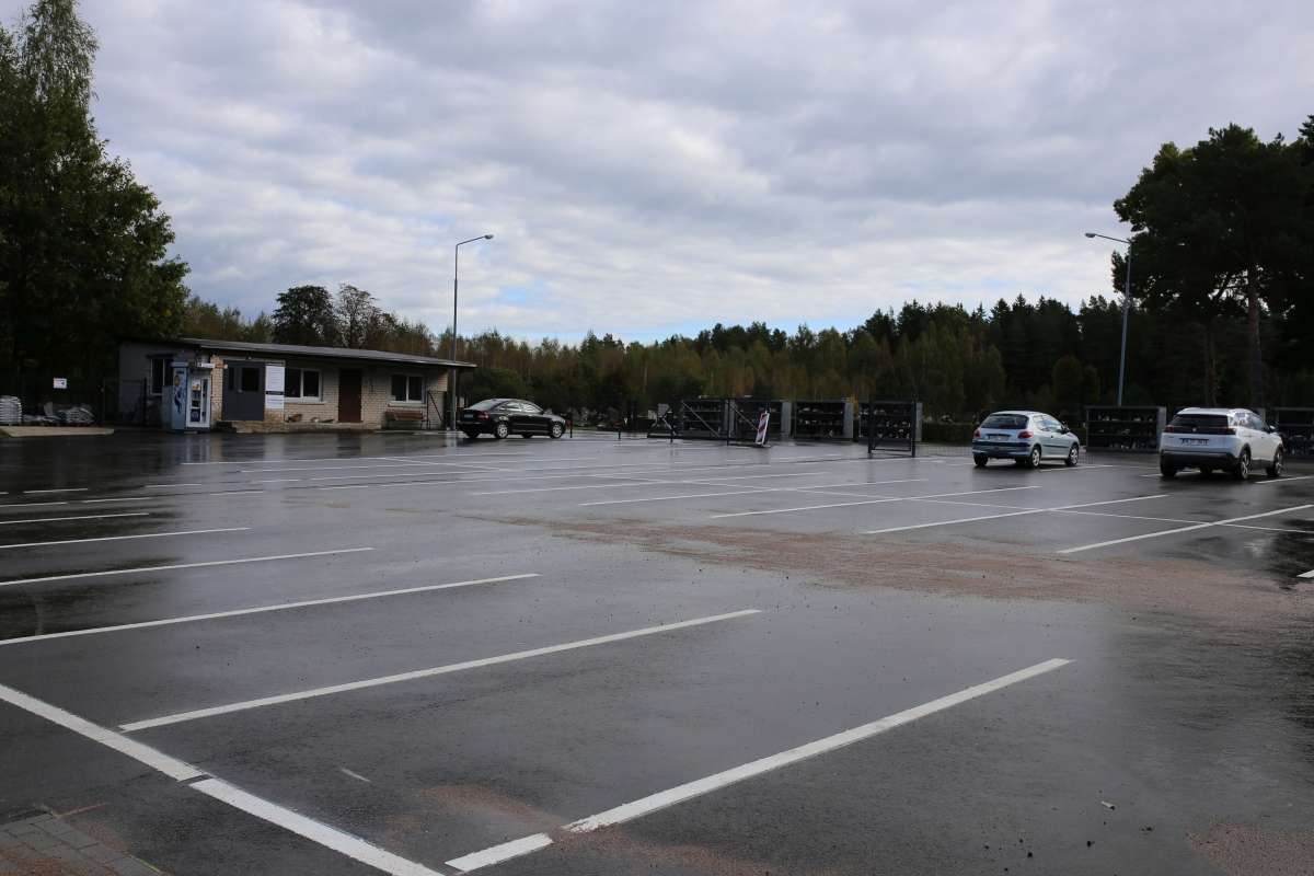 Automobilių stovėjimo aikštelė prie Papušynės kapinių