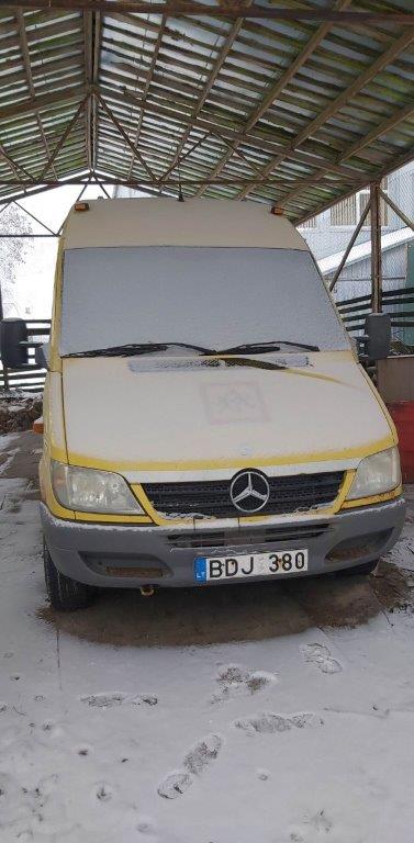 Aukcione parduodamas mokyklinis autobusiukas