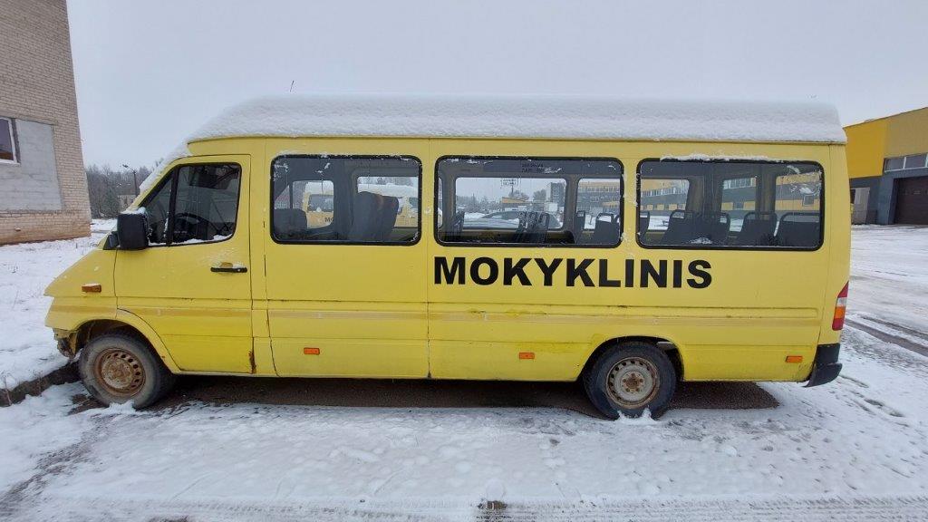 Aukcione parduodamas mokyklinis autobusiukas