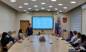 Savivaldybėje pristatyta multidimensinės šeimos terapijos programa mokyklų socialiniams darbuotojams