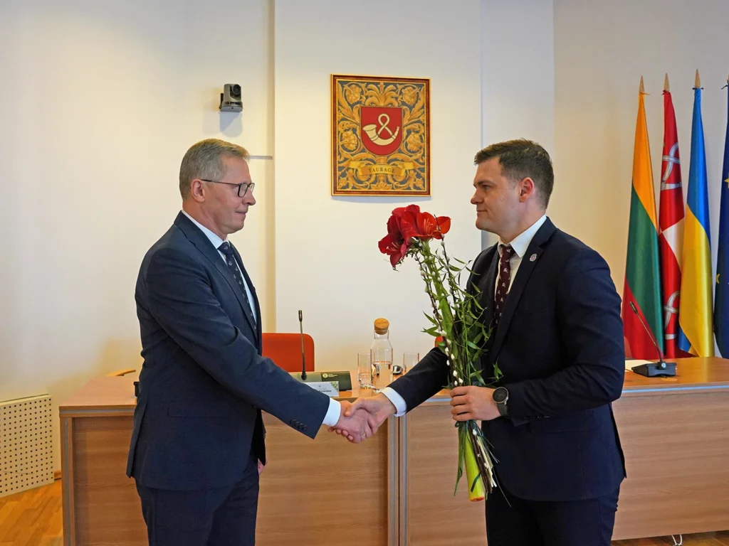 Meras sveikina pareiga pradėjusį eiti vicemerą