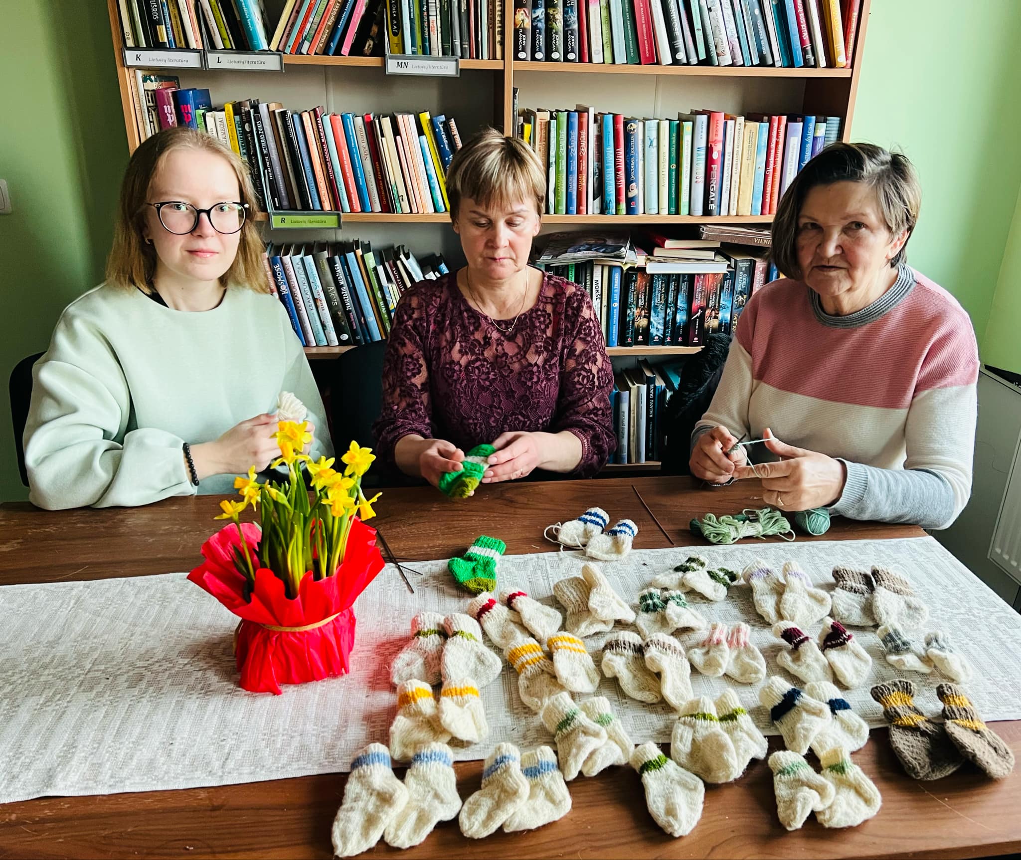 Moterys mezga kojinaites ankstukams