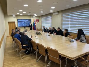 Savivaldybės atstovai su futbolo bendruomene aptaria futbolo maniežo viziją