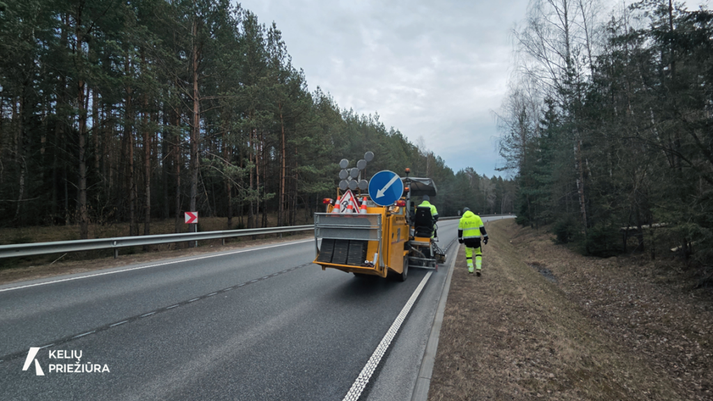 Kelininkai ženklina kelią