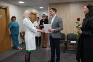 Meras sveikina medicinos darbuotoją
