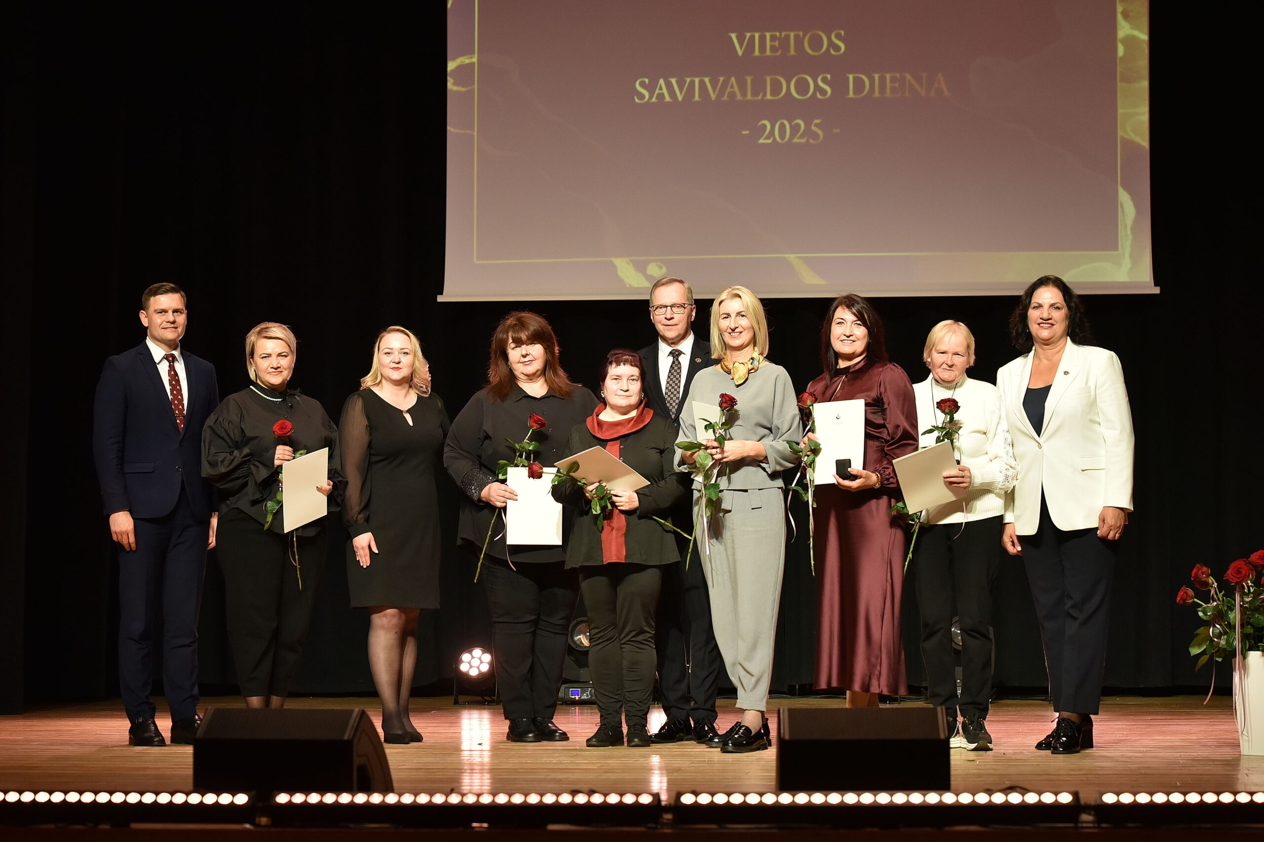 Pasveikinti darbuotojai, savivaldoje dirbantys 15 metų