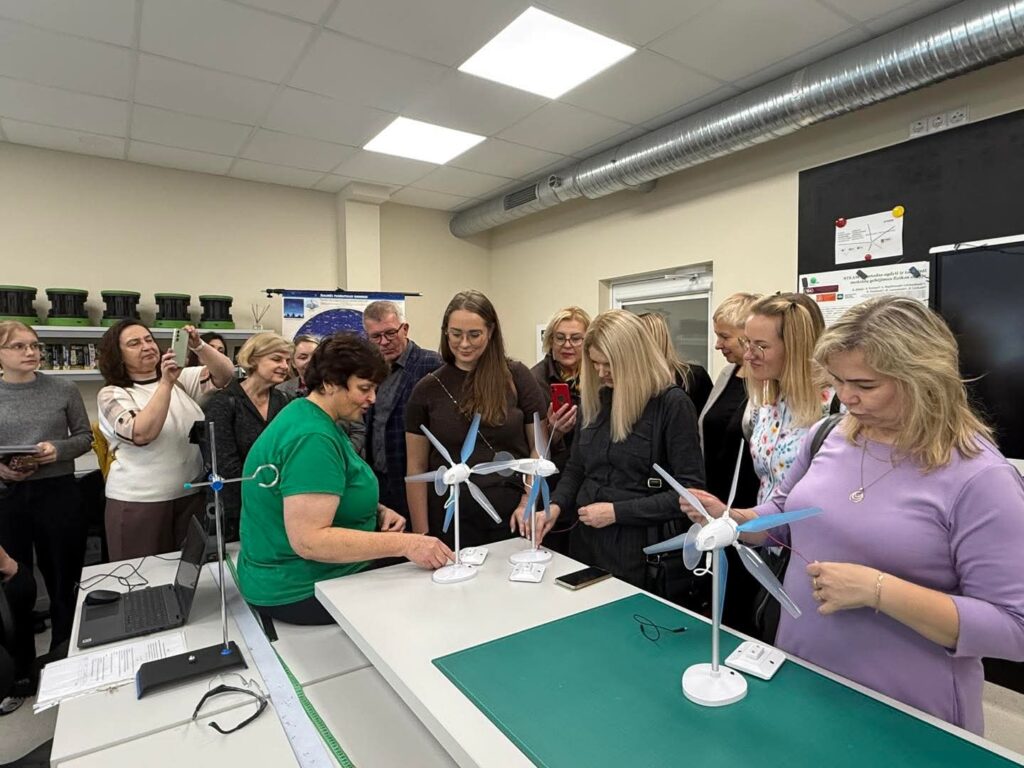 Edukacija – vėjo spalva – žalia